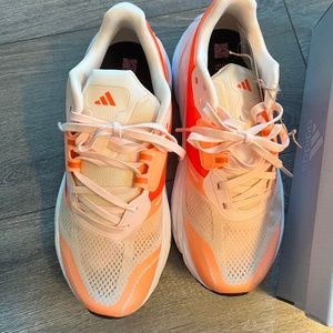 Women’s Adidas 9.5 running shoes